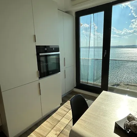 Gooapartments-building Stefan Lake *