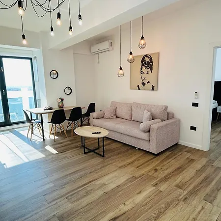 Gooapartments-building Stefan Lake Mamaia