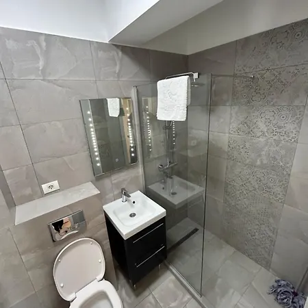 Gooapartments-building Stefan Lake Apartman