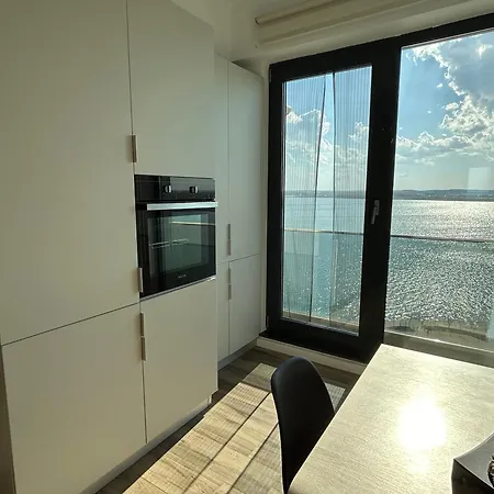 Gooapartments-building Stefan Lake *